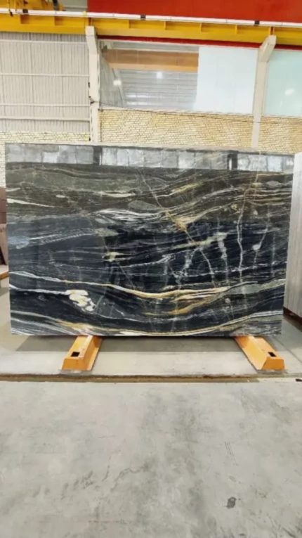 سنگ مرمریت فیوژن سنگی با پس زمینه مشکی و رگه های سفید یا طلایی